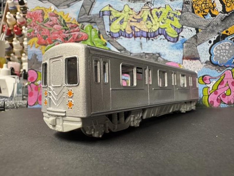 Plain NYC Metro Subway Train Car - "Clean" - under 7" Long. Great for Display or Diorama Bild 10