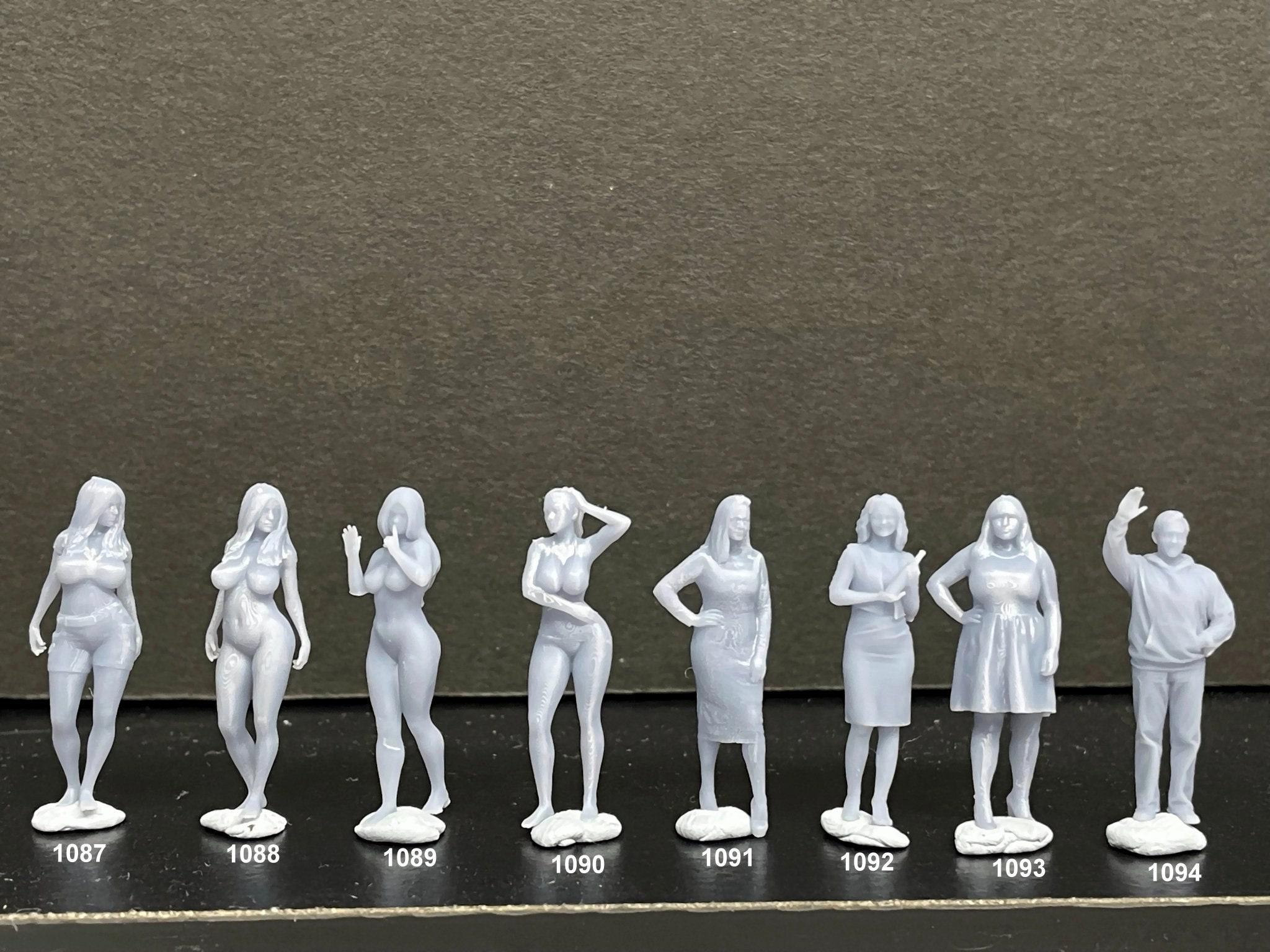 Double G 1:64 Miniature Human Figures -  Unpainted - great for Dioramas - Made in the USA LOT 234 Miniature 1.10