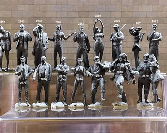 1:64 Miniature Human Figures - Resin / unpainted - great for Dioramas Hot Wheels - Made in the USA LOT 576 - Miniature 1.10"