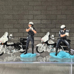 1:64 Miniature Human Figures - Painted SET - great for Dioramas / - - Cops and Motorcycles - Miniatures 1.10&quot; American Diorama