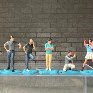 1:64 Miniature Human Figures - Painted SET - great for Dioramas / - - Car Enthusiasts Set - Miniatures 1.10&quot; American Diorama