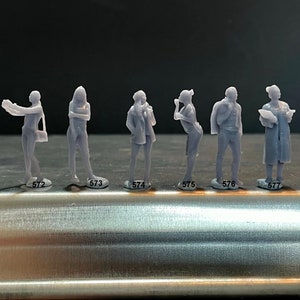 1:64 Miniature Human Figures - Resin / unpainted - great for Dioramas / - - Made in the USA GROUP 131 - Miniature Figures