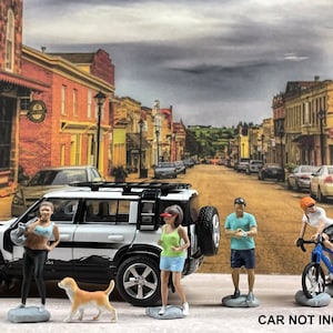 1:64 Miniature Human Figures - Painted SET - great for Dioramas / - - Weekend Gang - Miniatures 1.10&quot; Tarmac