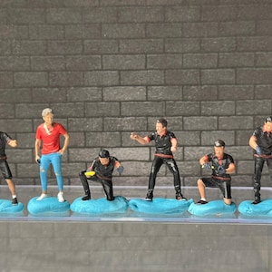1:64 Miniature Human Figures - Painted SET - great for Dioramas / - - Pro Wrap Crew - Miniatures 1.10&quot; American Diorama