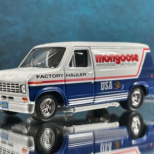 1-64 Scale / S-Scale 1976 Ford Econoline Van Factory Hauler -Great For Dioramas & Diecast Photography (JL)