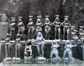 Double G 1:64 Miniature Human Figures -  Unpainted - great for Dioramas - Made in the USA LOT 370 Miniature 1.10 Women Posing