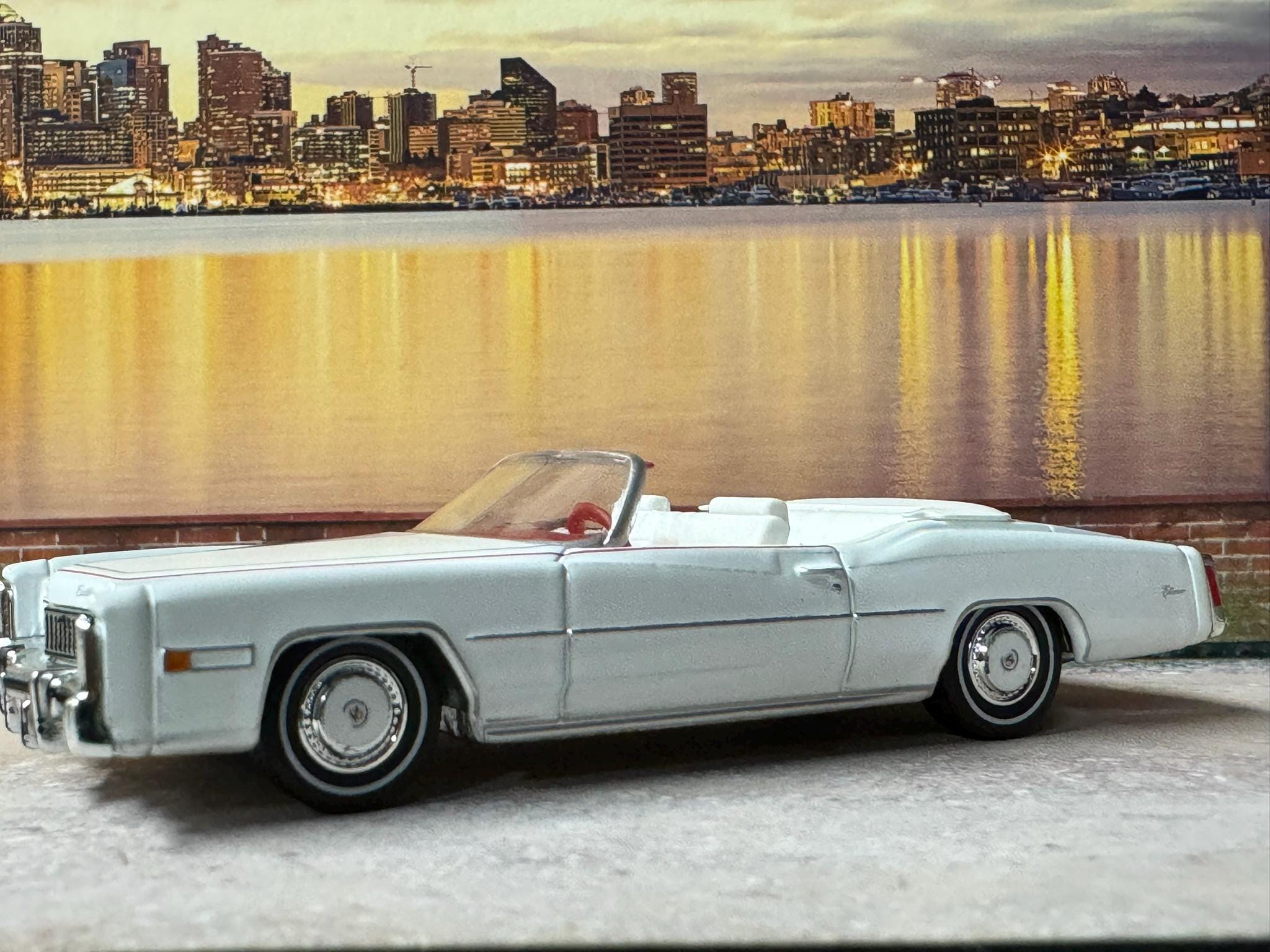 Cadillac Eldorado Convertible de 1976, escala 1:64/S: ideal para