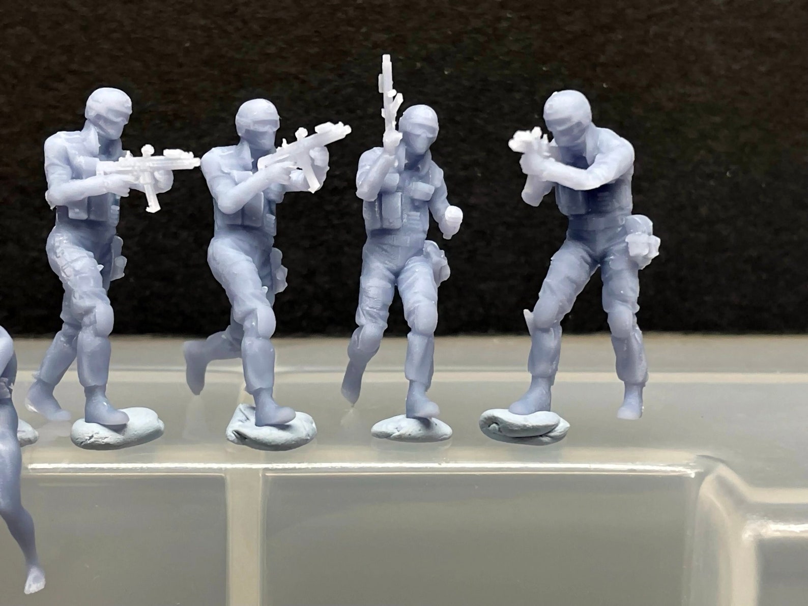 1:64 Miniature Human Figures - Resin / Unpainted - Great for Dioramas ...