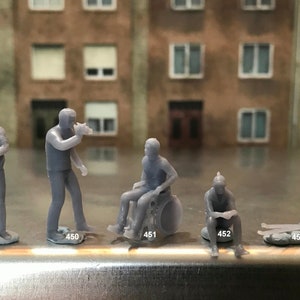 1:64 Scale Miniature People - Resin / unpainted - great for Dioramas / - - Made in the USA GROUP 113- Miniature Figures
