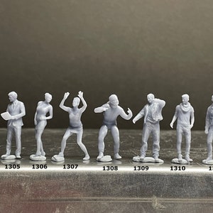 1:64 Miniature Human Figures - Resin / unpainted - great for Dioramas / - - Made in the USA GROUP 264 - Miniature Figures