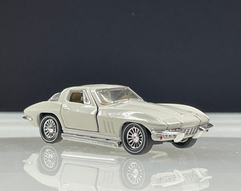 1-64 Scale / S-Scale 1966 Chevrolet Corvette 327 - Great For Dioramas & Diecast Photography (M2)