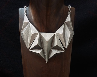 Avant-garde 3D triangles necklace, mod statement décolleté necklace, zamak silver plated pyramids