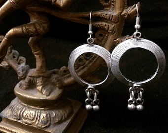 hoops earrings with little balls pendants, hook earrings, zamak silver plated, nickel free, tribal, gypsy, boho, hippychic, shiva nataraja