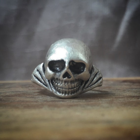 Mocking Skull ring