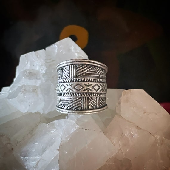 Tribal geometric carvings ring, silver plated, adjustable