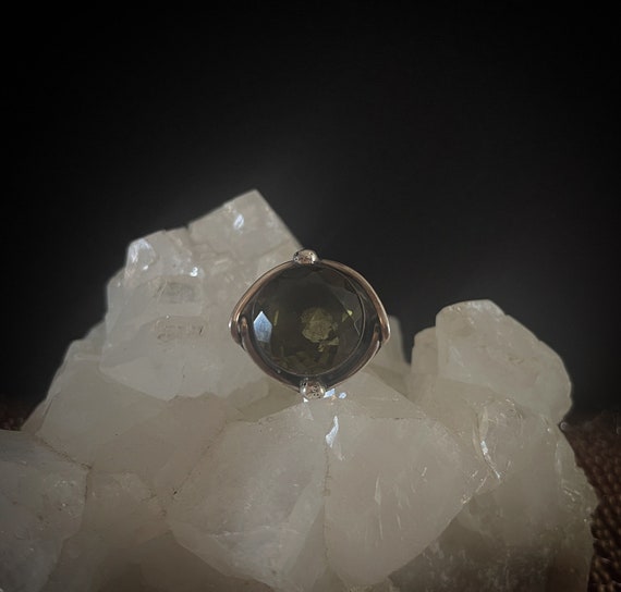 Peridot solo big round ring, brutalist ring made in sterling silver