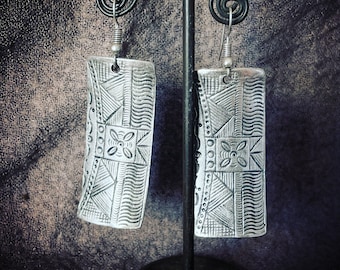 egipcias big rectangle earrings with geometric pattern, silver plated