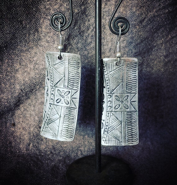 egipcias big rectangle earrings with geometric pattern, silver plated