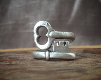 key ring, adjustable ring, free size ring, wrap around ring, silver plated ring, vintage ring