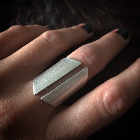 Symmetry ring
