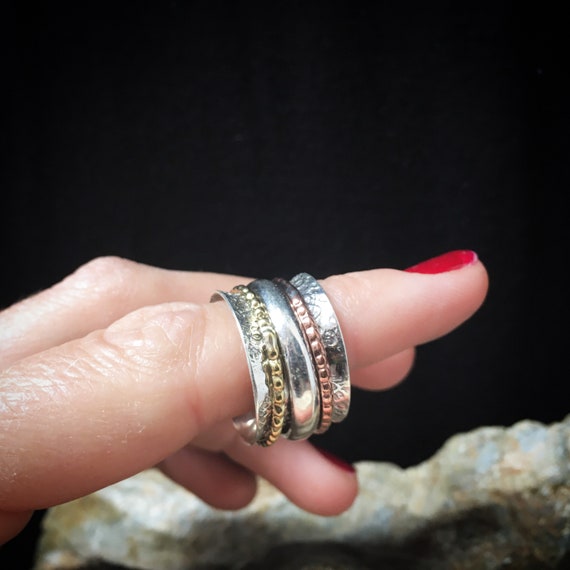 Floral spinner band ring