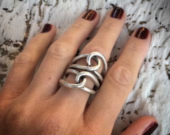 Intertwined Double Knot chunky ring, silver plated