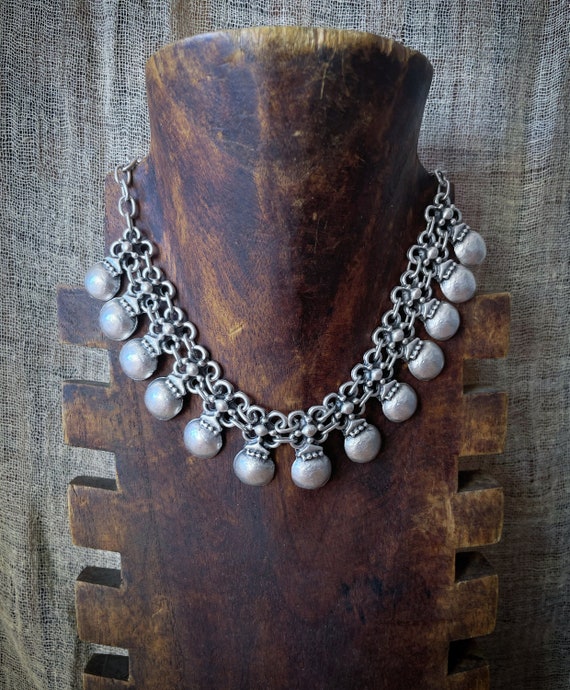 Gypsy studs round loose necklace, silver plated