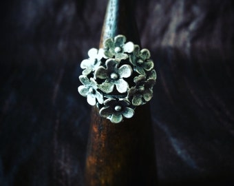 Flower power ring, Bouquet ring, Dome zamak Silver plated, hippy, nature jewelry, still alive, funky, ibiza, 60s, vintage, daisy
