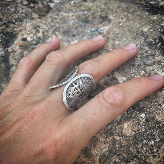 Tribal silver 925 open ring with little triangles and scratches