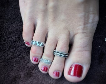 Little 925 Sterling Silver adjustable ring, midi finger ring or toe ring with different designs