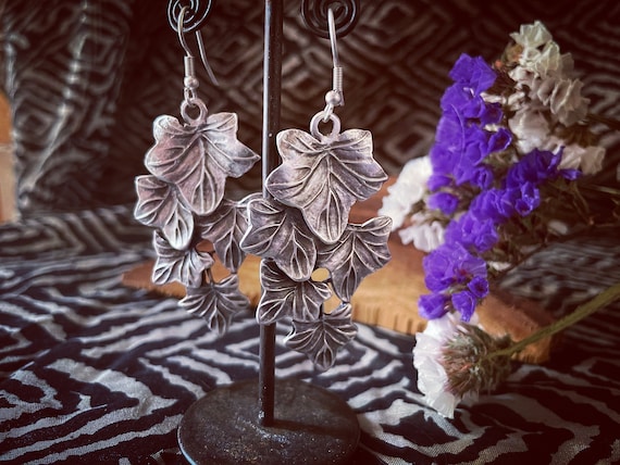 Ivy leaves long earrings, silver plated