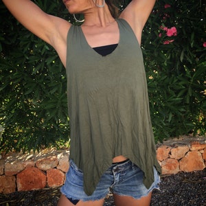 Bamboo plain tank top with falling points