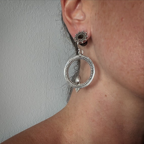 Tribal Circle Dotted Line sterling silver 925 earrings, with little pointy