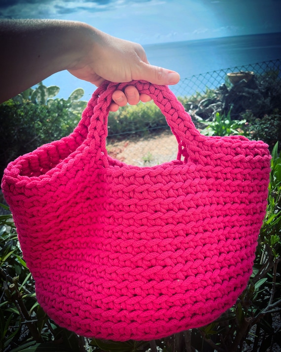 fuksia pink crochet basket bag, crochet canasta bag, entirely handmade, one-of-a-kind