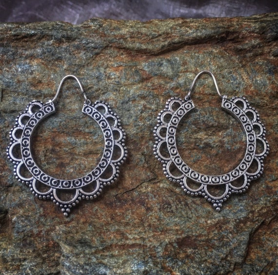 Lotus Pointy hoops