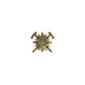 Insignia de solapa de latón con flor de Edelweiss