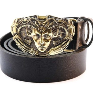 Ledergürtel mit massiver Schnalle Medusa Gorgon, Fabelwesen Gorgo handgefertigt aus massiver Messing und Neusilber Schnalle