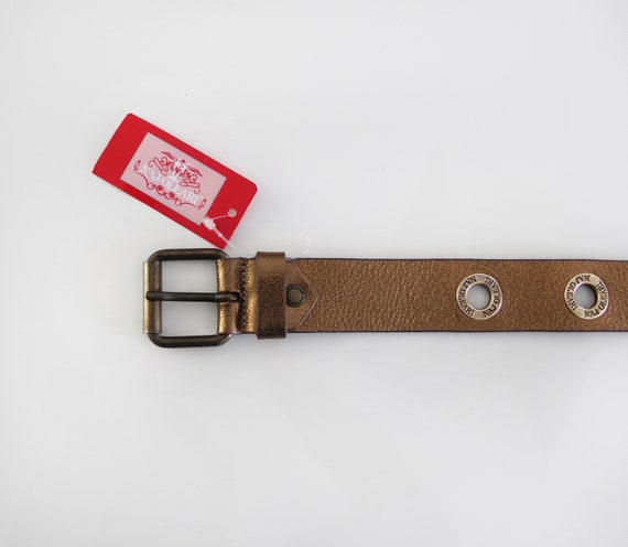 NAJ OLEARI Vintage 90er Jahre Ösen Gürtel aus goldenem Leder NAJ OLEARI Vintage 90er Jahre Ösen Gürtel aus goldenem Leder