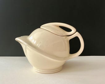 Vintage 1947 Red Wing Gypsy Trail Saturn Tea Pot 258, cream color