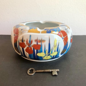 Vintage Toyo Japan askfat, iris och guld, Hollywood Regency 6 3/4”