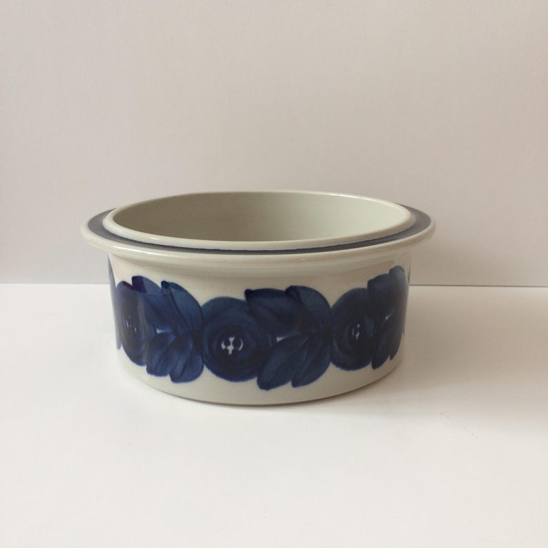 Arabia Anemone pattern 9 inch vegetable bowl