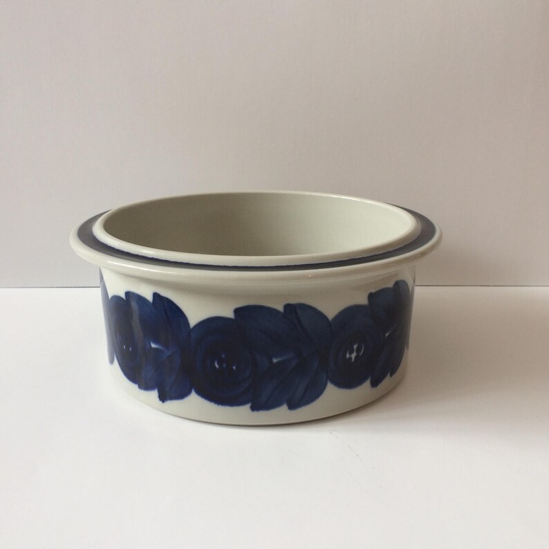 Arabia Anemone pattern 9 inch vegetable bowl