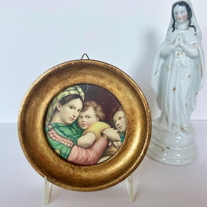 Vintage Florentine framed Madonna of the Chair, cropped version under glass, intense colors, rich gold frame, 5&quot; in diameter, made in Italy