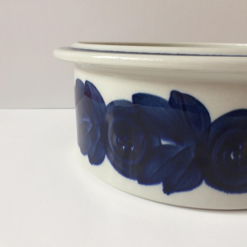 Arabia Anemone pattern 9 inch vegetable bowl