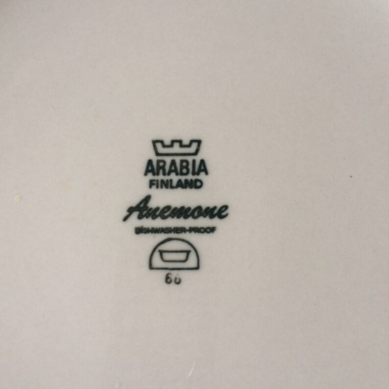 Arabia Anemone pattern 9 inch vegetable bowl