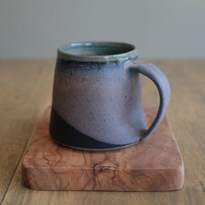 La taza de café perfecta: asa cómoda, capacidad de 473 ml (16 oz), apta para lavavajillas, cerámica hecha a mano.