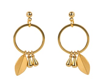Earrings with golden leaves