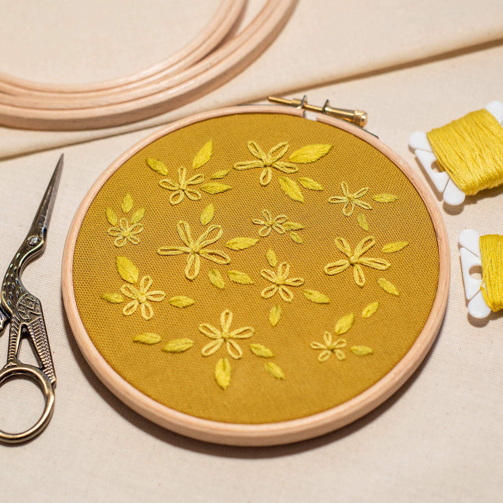Broderie Crewel Vintage Sunset Designs - Fleurs Et Papillons Terminée