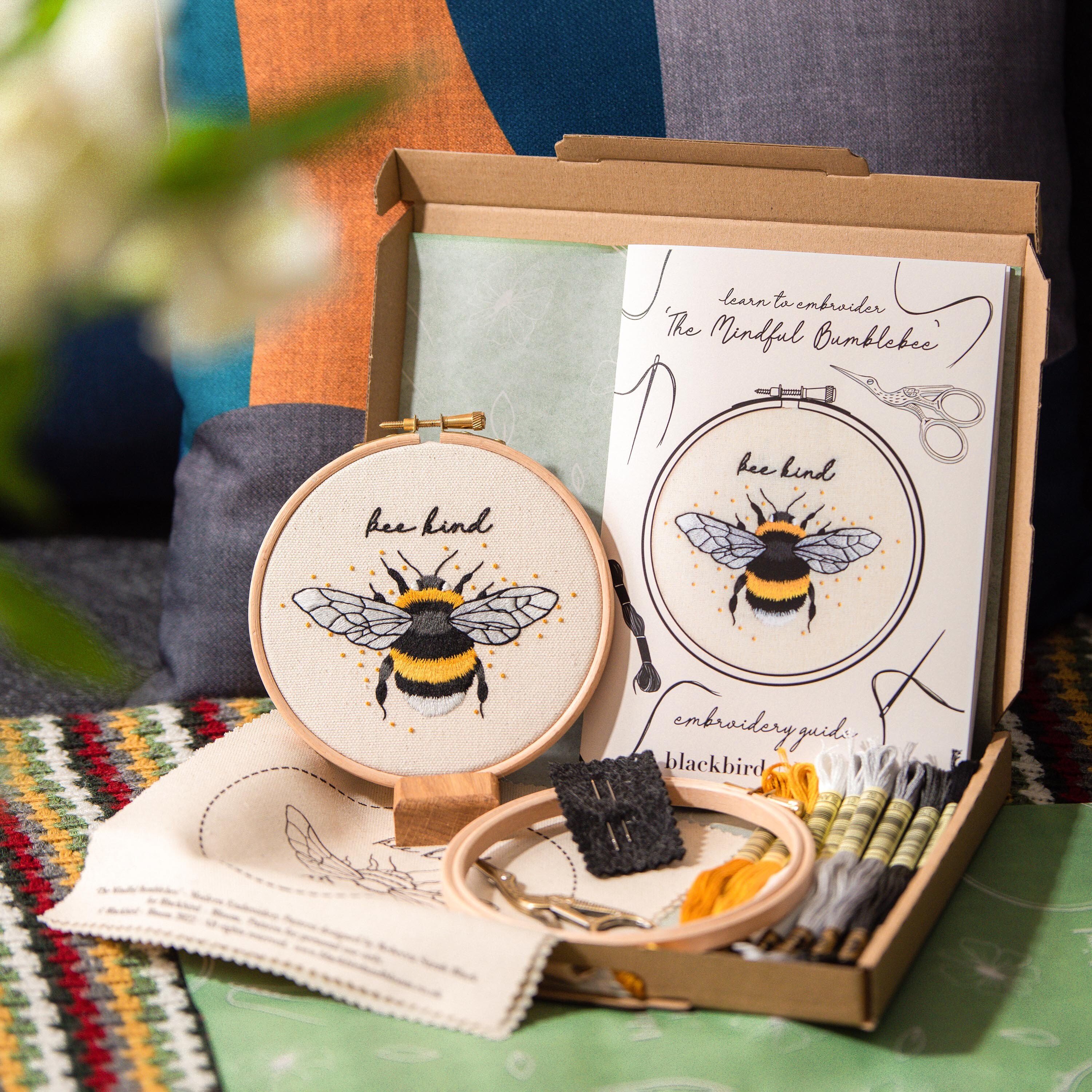 Honey Bee Embroidery Kit for Beginners, Easy Bumblebee Embroidery Home  Decor. Easy Embroidery Kit, Bee Hive, Honeycomb Embroidery, Bee Decor 