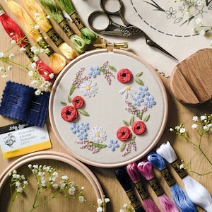 Floral Embroidery Kit, Beginners Embroidery Kit, DIY Embroidery Kit, Wildflower Wreath, Embroidery Pattern